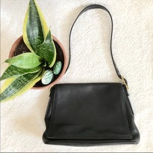COACH// Vintage Coach Black Leather Shoulder Bag